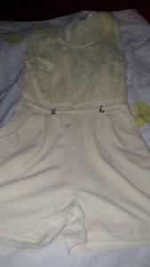 Macaquinho Cor Creme ( Veste 38/40).