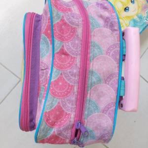 R$ 110,00 Lancheira + Mochila De Rodinhas Escolar,usada/aceito Trocas