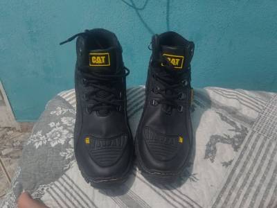 Vende Uma Bota Da Cat T-43