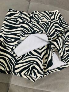 Promo Shorts Saia Animal Print Zebra Lindo Confortvel M Seminovo