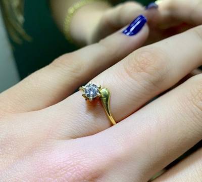 Anel Solitrio Em Ouro 18k E Diamante