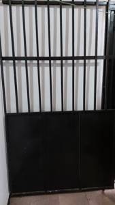 Vende-se Uma Porta Com Gradeado