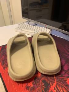 Chinelo Yeezy