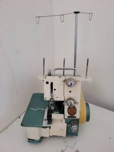 Vendo Duas Mquinas Uma Overloque E Outra Semi Industrial  Galoneira