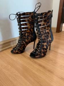 Sandlia Raphaella Booz 34