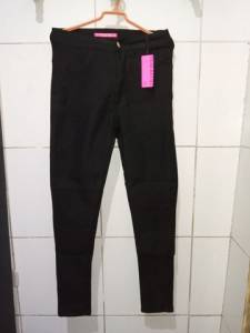 Cala Cintura Alta Preta Jeans Bsica