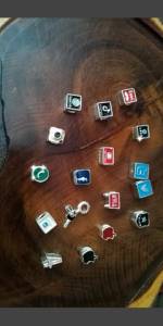 Pandoras, Travas E Berloques.