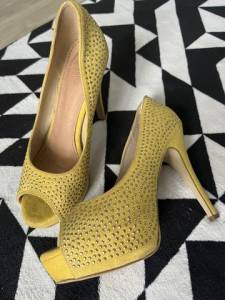 Sapato Amarelo Novo Usado 1x, N37