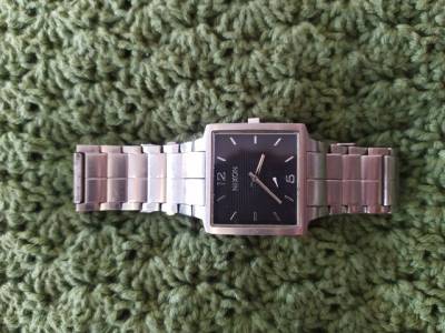 3 Relgios- 1 Nixon  1 Mormaii 1 Touch