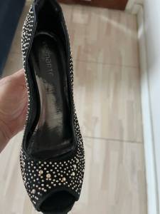 Scarpin Com Pedraria