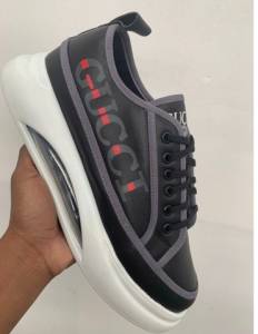 Tnis  Gucci