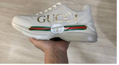 Tnis Gucci Logo