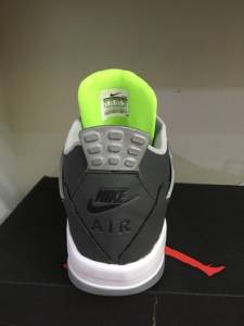 Nike Jordan 4 Retro Novo