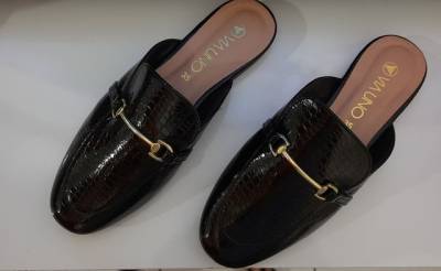 Mocassim Mule Com Fivela Dourada