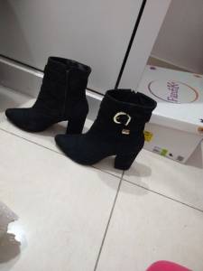 Vendo Todas Essas Botas, E Uma Bolsa Semi Usadas, Est Bem Conservada