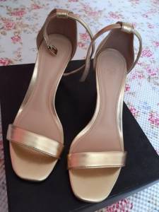 Sapato Dourado