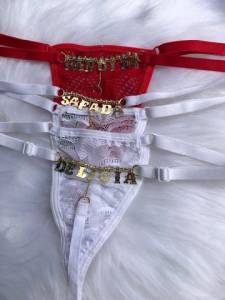 Calcinha Fio, Com Escrita Em Strass.