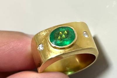 Anel De Ouro Com Esmeralda