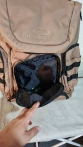 Mochila Oakley Urban Pack Dourada