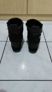 Bota Preta Com Fecho Em Velcro - 38