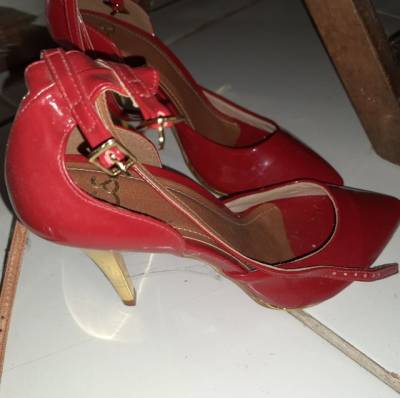Scarpin Vermelha Com Dourado 36