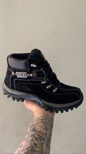 Bota Preta De Couro Legtimo Caterpillar