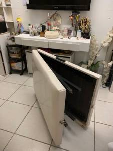 Maca Branca Revestida Com Material Transparente E Rodinhas