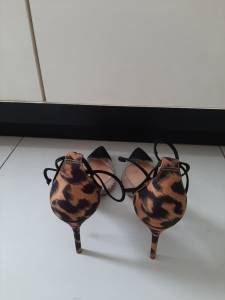 Linda Sandlia Da Schutz Tamanho 37