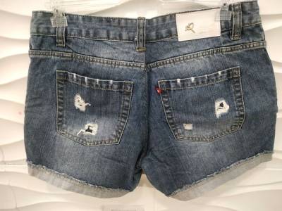Shorts Jeans Com Aplicao Revanche