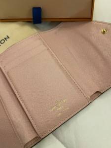 Carteira Victorine Louis Vuitton Monograma Com Rosa Ballerine