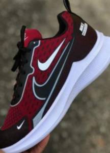 Sapatos Nike Vermelho E Outros Mais.