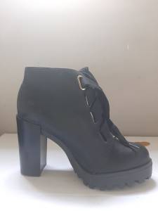 Bota Moleca Cano Curto Salto Grosso