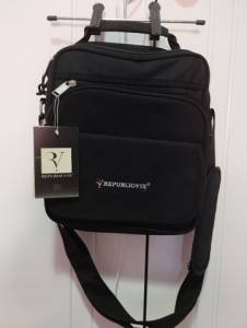Bolsa Masculina Mdia Com Etiqueta