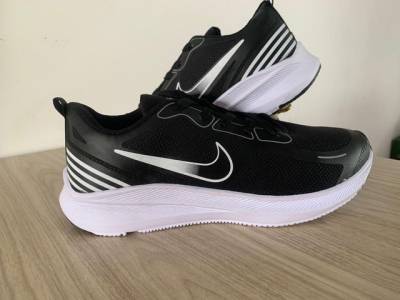 Tnis Nike React