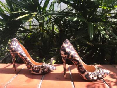 Scarpin Schutz Animal Print Com Spikes Tamanho 37