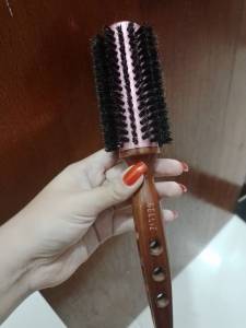 Secador + Escova.