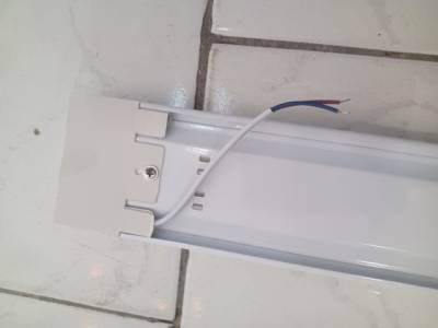 Luminaria Tubular Led Flat  6500k Bivolt Calha De   Sobrepor