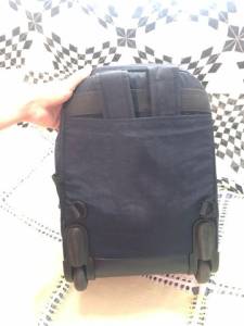 Mochila Kipling Rodinha Azul Marinho.