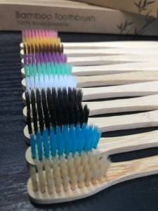 Escovas De Dentes De Bamb Natural. Embalagem Com 10 Escovas.