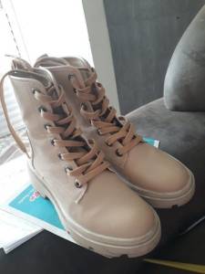 Bota Quase Nova