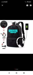 Mochila Stranger Things - Brilha No Escuro.