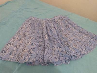 Saia Em Seda Com Estampas Em Branco E Azul