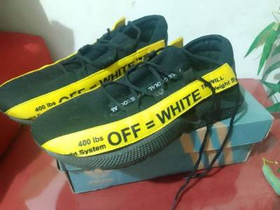 Tnis Adidas - Off White - Preto & Amarelo