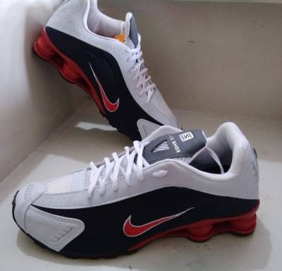 Nike Shox R4