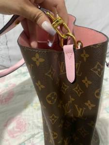 Bolsas Burberry & Louis Vuitton .