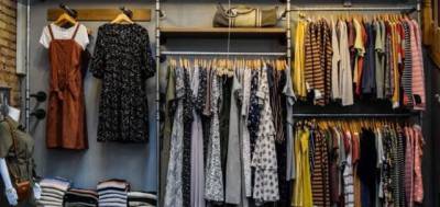 Mala De Roupas E Manequim Feminino (leia)