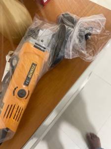 Esmerilhadeira Dewalt Nova