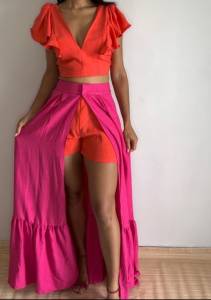 Conjunto Cropped Vermelho Saia Longa Rosa C/ Short Vermelho - Closet Deluxe