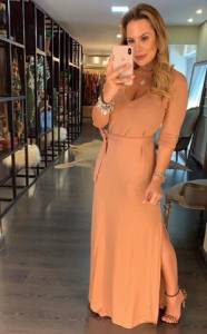 Lindo Vestido Longo Com Fenda Nas Laterais.
