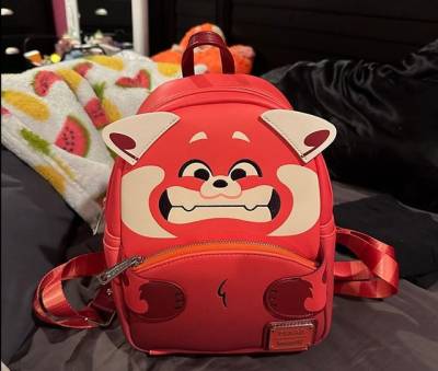Mochila Loungefly Turning Red Disney